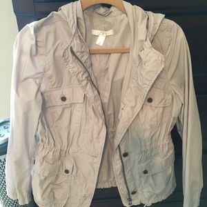 Hooded lightweight jacket